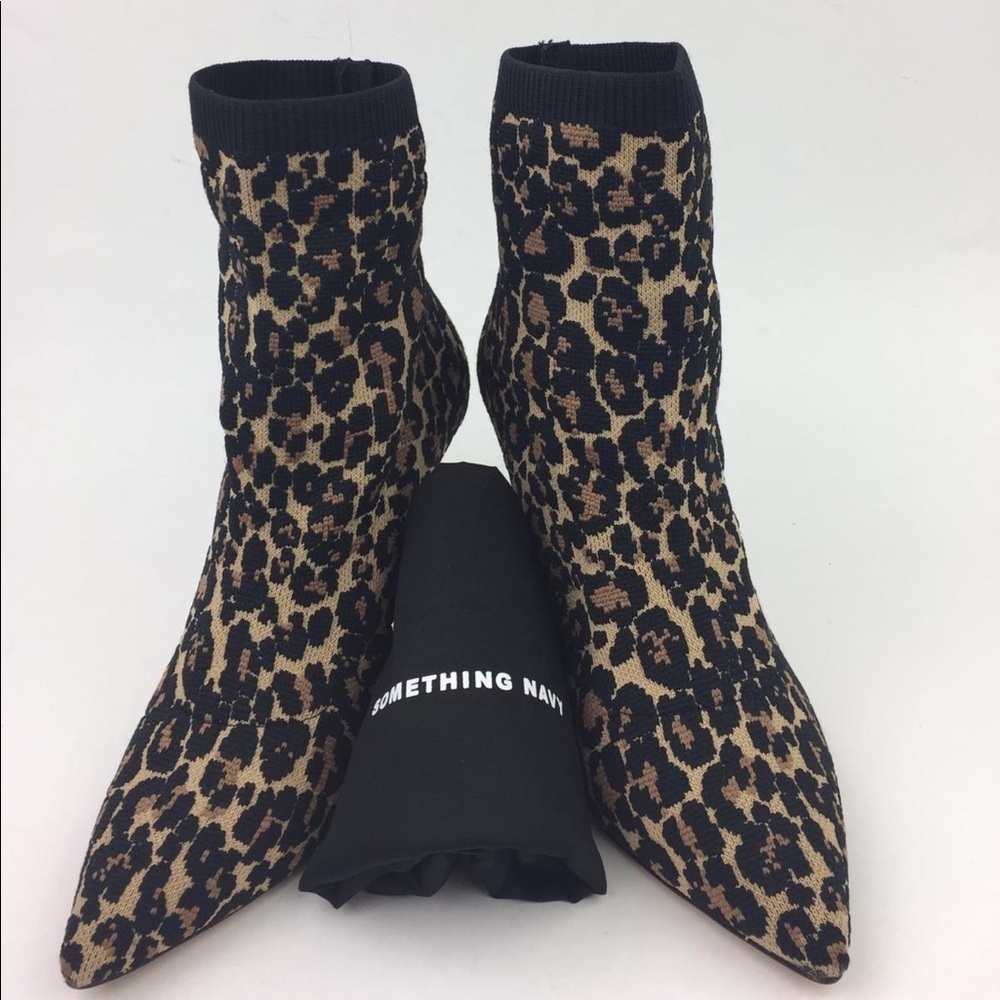 Something Navy Nix Bootie sz 6.5
